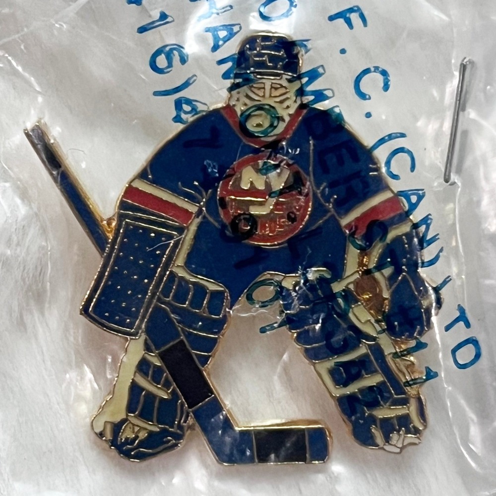 🔮 5/$25 Vintage NHL New York Islanders Goalie Hockey Pin